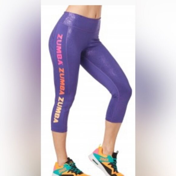 ZUMBA WEAR PEACE LOVE ZUMBA CAPRI LEGGING SPAT SHINY STRETCHY PURPLE IN SIZE XXL - Picture 2 of 6
